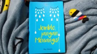 Ulasan Buku Jomblo Jangan Menangis, Memaknai Kesendirian dari Cara Berbeda