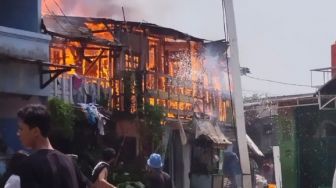 Diduga Gegara Korsleting Listrik dari Kipas Angin, 14 Rumah Terbakar di Cengkareng