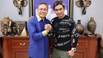 Charly Van Houten Diperkenalkan Zulhas sebagai Bakal Caleg Pemilu 2024