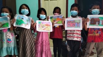 Mahasiswa KKN Untag Surabaya Mengadakan Bimbingan Belajar di Desa Tambak Wedi Baru XIV