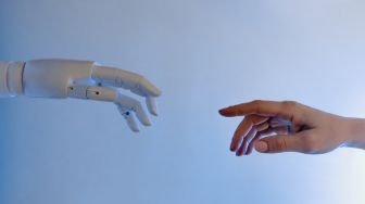Kesepian Tak Kunjung Dapat Jodoh, Pria Ini Pilih Menikahi Robot