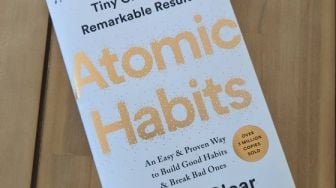Review Buku Atomic Habits: Solusi untuk Membangun Kebiasaan Baru
