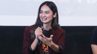 Aktris Hana Prinantina Malasan saat jumpa pers film 'Ben & Jody' di Kuningan, Jakarta Selatan, Rabu (5/1/2022). [Suara.com/Alfian Winanto]