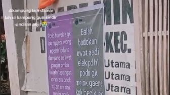 Super Niat! Kampung ini Jadi Viral Usai Saling Sindir Pakai Banner