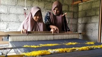 Bangkit di Tengah Pandemi, Tenun Padi Sarumpun dari Solok Jelajah Nusantara dengan JNE