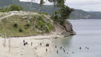 Foto udara objek wisata Pantai Tilalohe di Desa Biluhu Timur, Kabupaten Gorontalo, Gorontalo, Rabu (5/1/2022).  ANTARA FOTO/Adiwinata Solihin