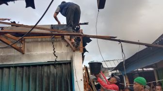 2 Toko di Pasar Way Jepara Lampung TImur Dilalap Si Jago Merah