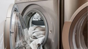 Jangan Sembarangan! Ini 9 Jenis Pakaian yang Tidak Boleh Dicuci di Mesin Cuci, Efeknya Bikin Lebih Cepat Rusak