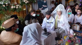 Ketua Adat Kasepuhan Ciptagelar Menikah, Bupati Sukabumi Jadi Saksi