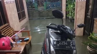 Terdampak Industrialisasi, Desa di Gresik Terendam Banjir Rob, Ratusan Rumah Tergenang