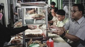 Bagikan Momen Makan di Warteg Peong, Anies Baswedan Nostalgia Meme &#039;Kegigit Lengkuas&#039;