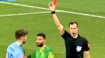Cetak Gol Lewat Penalti, Dinamo Zagreb Diusir Keluar Lapangan