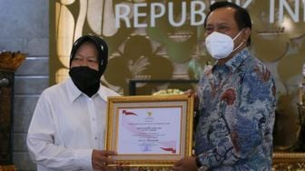 Mensos Terima Bantuan Rp1 Miliar dari YPP untuk Korban Badai Seroja NTT