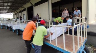 7 Jenazah TKI Ilegal Asal NTB yang Tenggelam di Perairan Malaysia Dimakamkan