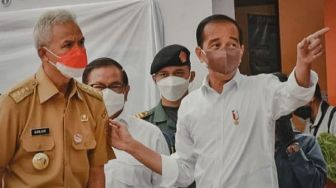 Ganjar Pajang Foto Bareng Jokowi di IG, Caption yang Ditulis Bikin Warga Jateng Kegirangan