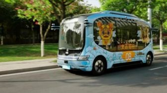 China Operasikan Layanan Minibus Listrik Swakemudi Robobus