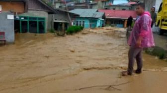 Banjir Terjang Puluhan Rumah Warga Air Dingin Solok