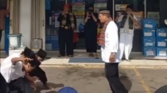 Viral Video Seorang Pria Melumpuhkan Lawannya Tanpa Menyentuh Sedikitpun