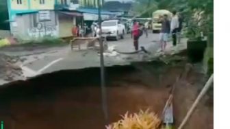 Jalan Lintas Tengah Sumatera di Muara Enim Amblas, Lalu Lintas Dialihkan