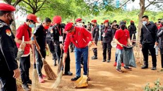 Sambut HUT Partai Ke-49, PDIP Gelar Aksi Bersihkan DAS Ciliwung Dan Tanam Pohon Di BKT