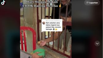 Viral Momen Polisi Makan Cilok Bareng Tahanan, Warganet: Ngambilnya Sopan Banget..