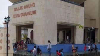 Kolam Ikan Masjid Agung Dipakai Renang Bocil, Wali Kota Sukabumi Geram