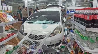 Mobil Tabrak Indomaret di Pekanbaru, Ternyata Ini Penyebabnya