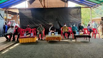 Mensos Risma Siap Bantu Penyediaan Mesin Perahu untuk Warga di Desa Perbatasan RI-Malaysia