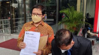 Usai Laporkan Gibran Rakabuming dan Kaesang Pangarep, Ubedilah Serahkan Dokumen Tambahan ke KPK