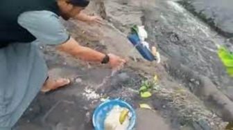 Viral Video Sosok Pria Tendang Sesajen Semeru, Bupati Lumajang Instruksikan