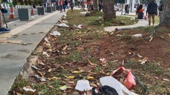 Baru Dibuka, Alun-alun dan Lapang Merdeka Sukabumi Dipenuhi Sampah