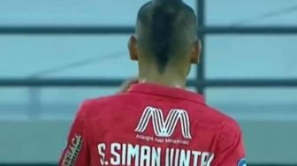 Sama-sama Simanjuntak, Riko Malah Pakai Jersey Samuel, Persija Terancam Sanksi