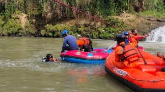 Korban Hanyut di Sungai Ciapus Saat Mancing Rizki Ramadhan Belum Juga Ditemukan