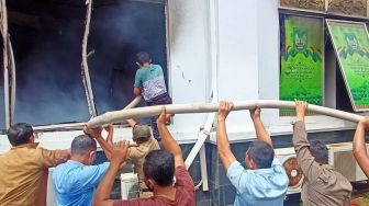 Pasca Kebakaran, Listrik di Gedung DPRD Batam Diputus Sementara