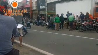 Kecelakaan Driver Ojol vs Angkot di Flyover Buaran Jakarta Timur, Dua Orang Luka-Luka