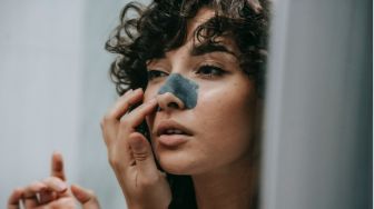 8 Cara Menghilangkan Flek Hitam di Hidung, Mulai dari Memilih Masker yang Tepat hingga Eksfoliasi Berkala