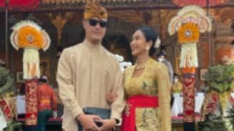 Potret Happy Salma Dan Keluarga Puri Ubud Berkebaya Bali