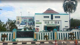 Guru SMAN 1 Batam Kembalikan Dana BOS yang Diduga Dipakai Liburan ke Malaysia