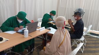 Begini Suasana Pemberian Vaksin Booster kepada 150 Lansia di Kramat Jati