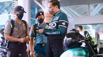 Presiden Jokowi Naik Moge saat Tinjau Fasilitas MotoGP Mandalika