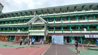 Batuk-batuk usai Bertemu Ayahnya, Siswa SMPN 252 Pondok Kelapa Positif Covid-19 Klaster Keluarga