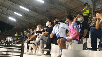 Shin Tae-yong Nonton Langsung Duel Persib Bandung vs Bali United, Bayu Fiqri Diajak Ngobrol