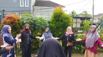 Guna Menciptakan Pola Pikir Positif, Mahasiswa UMM Lakukan Olahraga dan Bermain Bersama di Panti Asuhan Akhlaqul Karimah