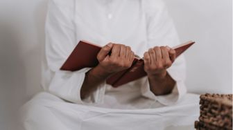 TERLENGKAP Bacaan Doa Wirid Setelah Sholat Fardhu Berserta Terjemahannya