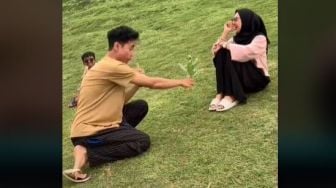 Viral Cowok Pamer Aksi Hendak Merebut Istri Orang, Tingkahnya Malah Bikin Warganet Ngakak