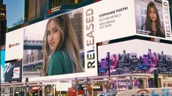 Luncurkan Single Baru Picture Myself, Stephanie Poetri Nampang di Billboard New York