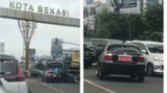 Viral Mobil Plat Merah Lawan Arah di Bekasi, Netizen: Gak Bisa Dijadikan Teladan