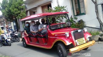 Wow! Tak Kalah dengan Kereta Kuno dan Bus Tingkat, Mobil Listrik untuk Wisata di Kota Solo Diminati Masyarakat