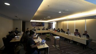 Sejumlah peserta mengikuti workshop &#039;Lokakarya Keberlangsungan Bisnis untuk Media Lokal&#039; di Hotel Artotel Bianti, Yogyakarta, Jumat (14/1/2022). [SuaraJogja/Bayu Yunianto]