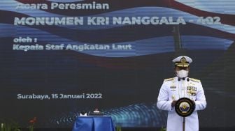 Kepala Staf Angkatan Laut Laksamana TNI Yudo Margono memberikan sambutan saat peresmian Monumen KRI Nanggala-402 di Koarmada II, Surabaya, Jawa Timur, Sabtu (15/1/2022). [ANTARA FOTO/Didik Suhartono]